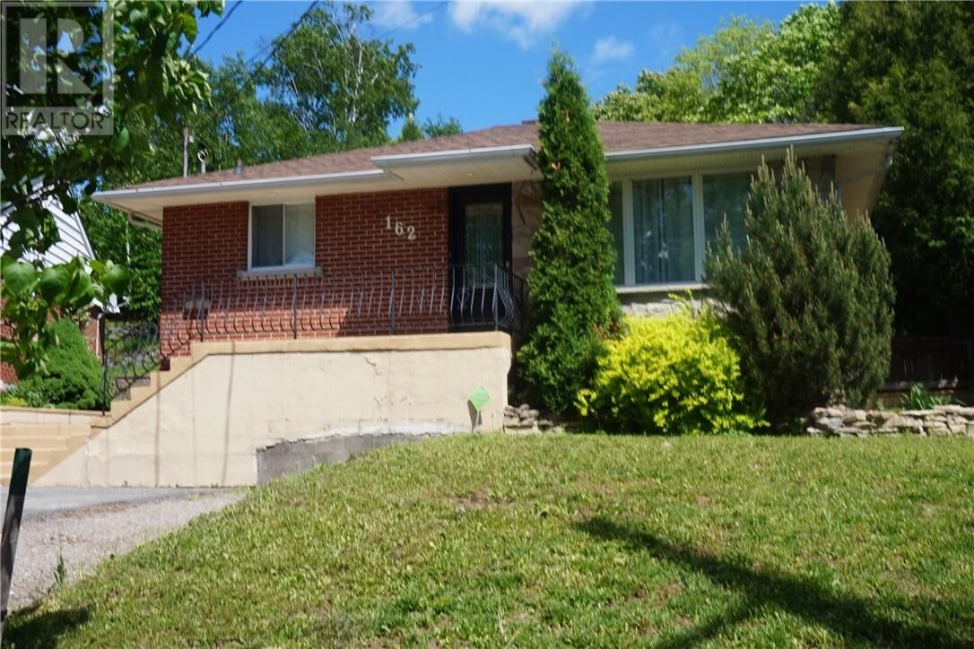 Property Photo: 162 Dunvegan Court ON P3E 1Z2