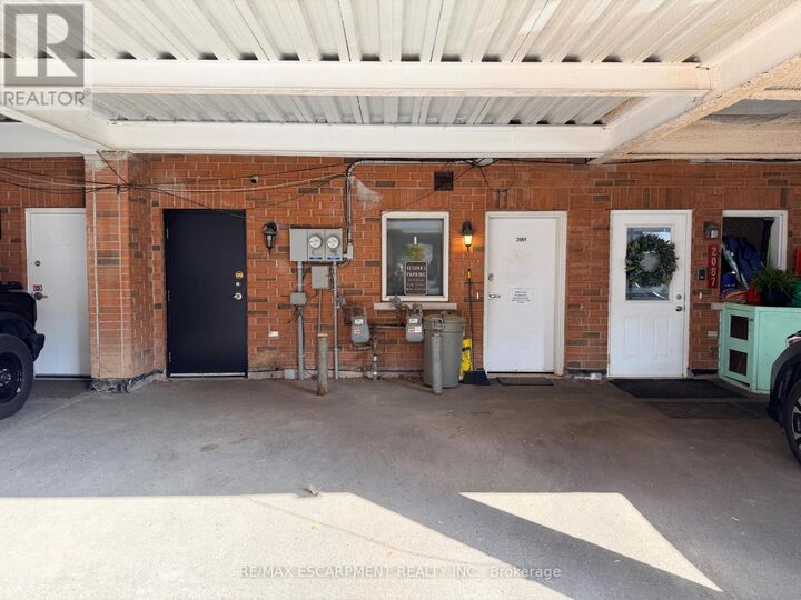 Property Photo:  2085 Pine Street  ON L7R 1G1 