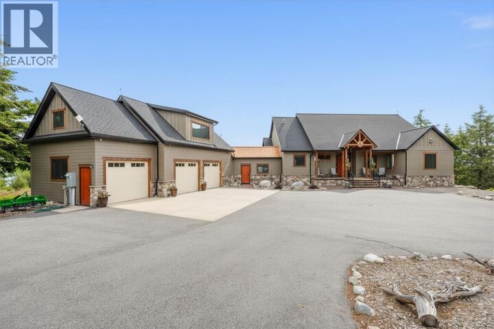 Property Photo: 935 Eagle Place BC V0H 1V6