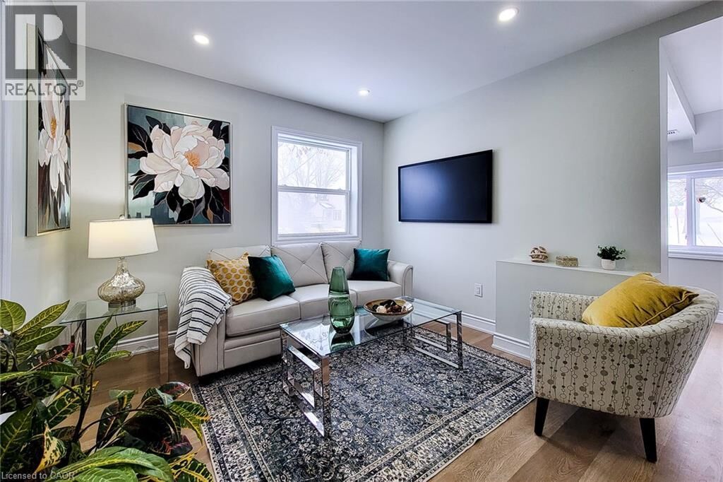 Property Photo: 727 College Avenue ON N4S 2C7