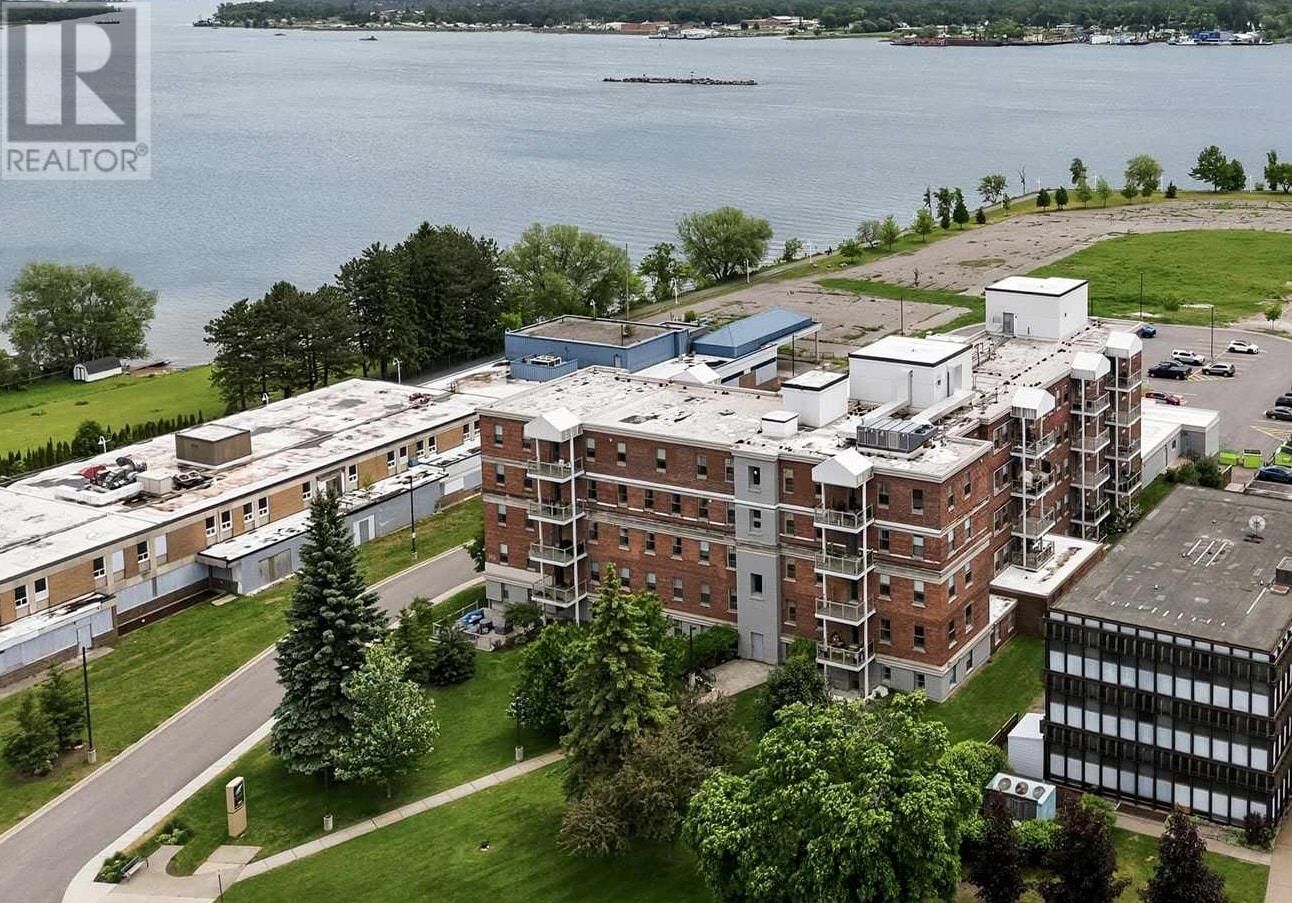Property Photo: 969 Queen St E # 104 ON P6A 2C2