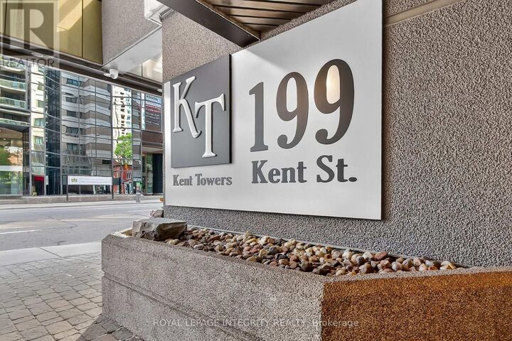 Property Photo:  199 Kent Street 1702  ON K2P 2K8 
