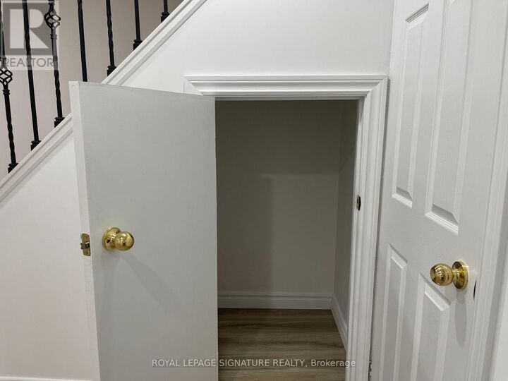 Property Photo: 46 Tara Crescent ON L3S 4S8