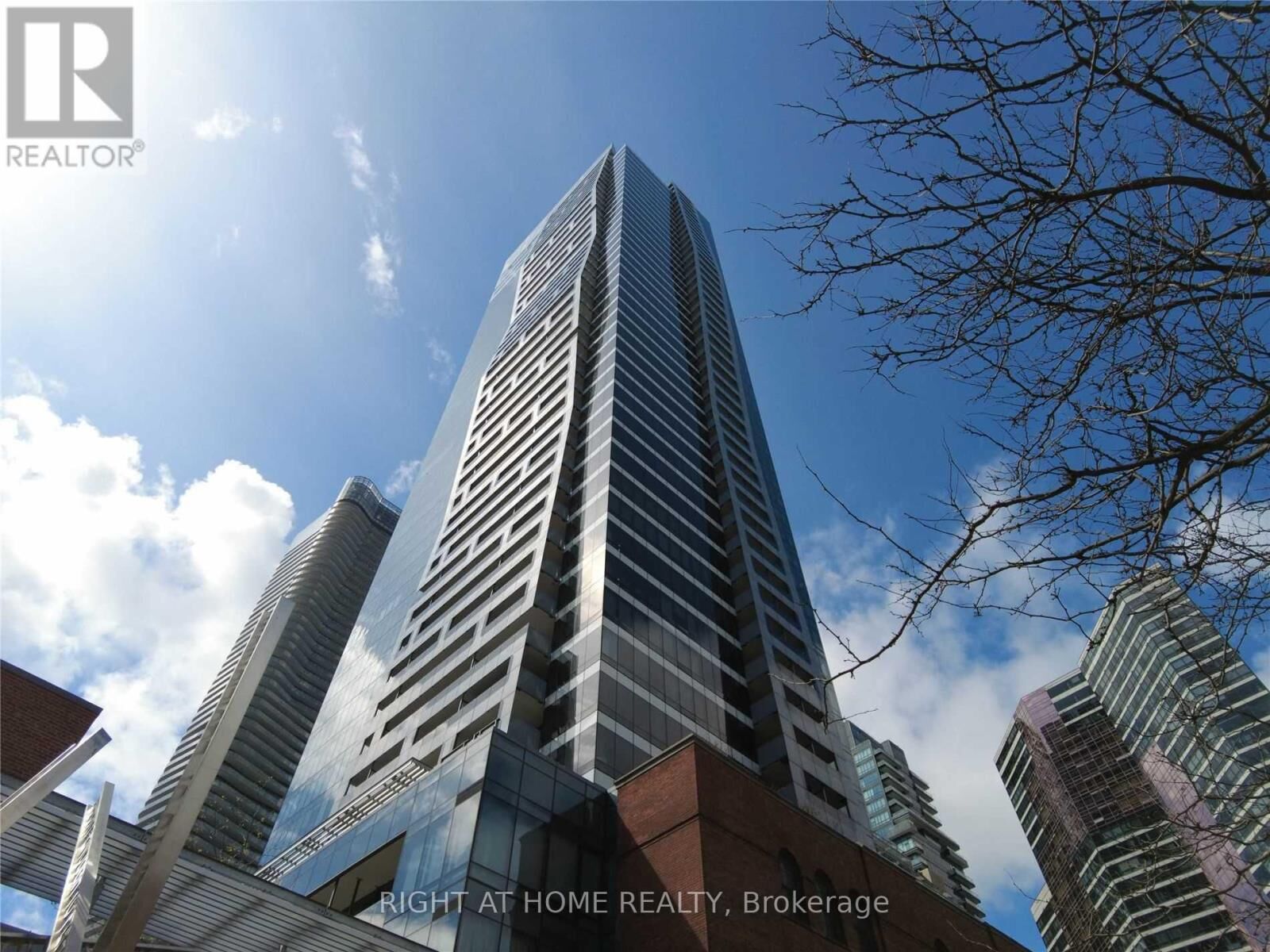 Property Photo:  5 St Joseph Street 3510  ON M4Y 1J6 