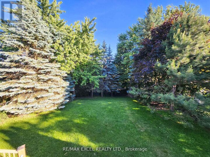 Property Photo:  316 Alex Doner Drive Main  ON L3X 1G4 