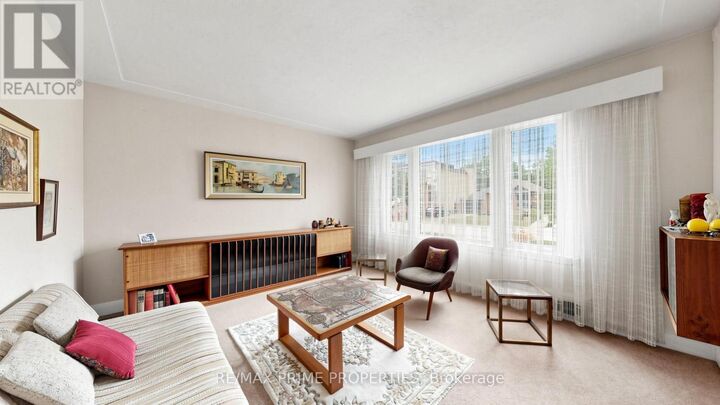 Property Photo: 33 Irvington Crescent ON M2N 2Z2