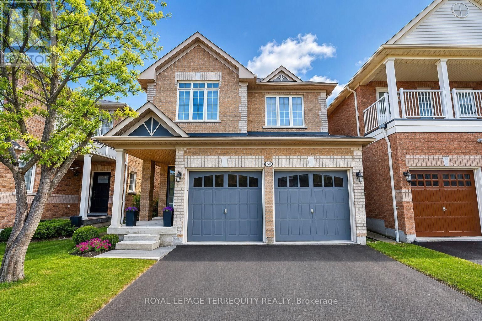 Property Photo: 3926 Candlelight Drive ON L5M 8B3