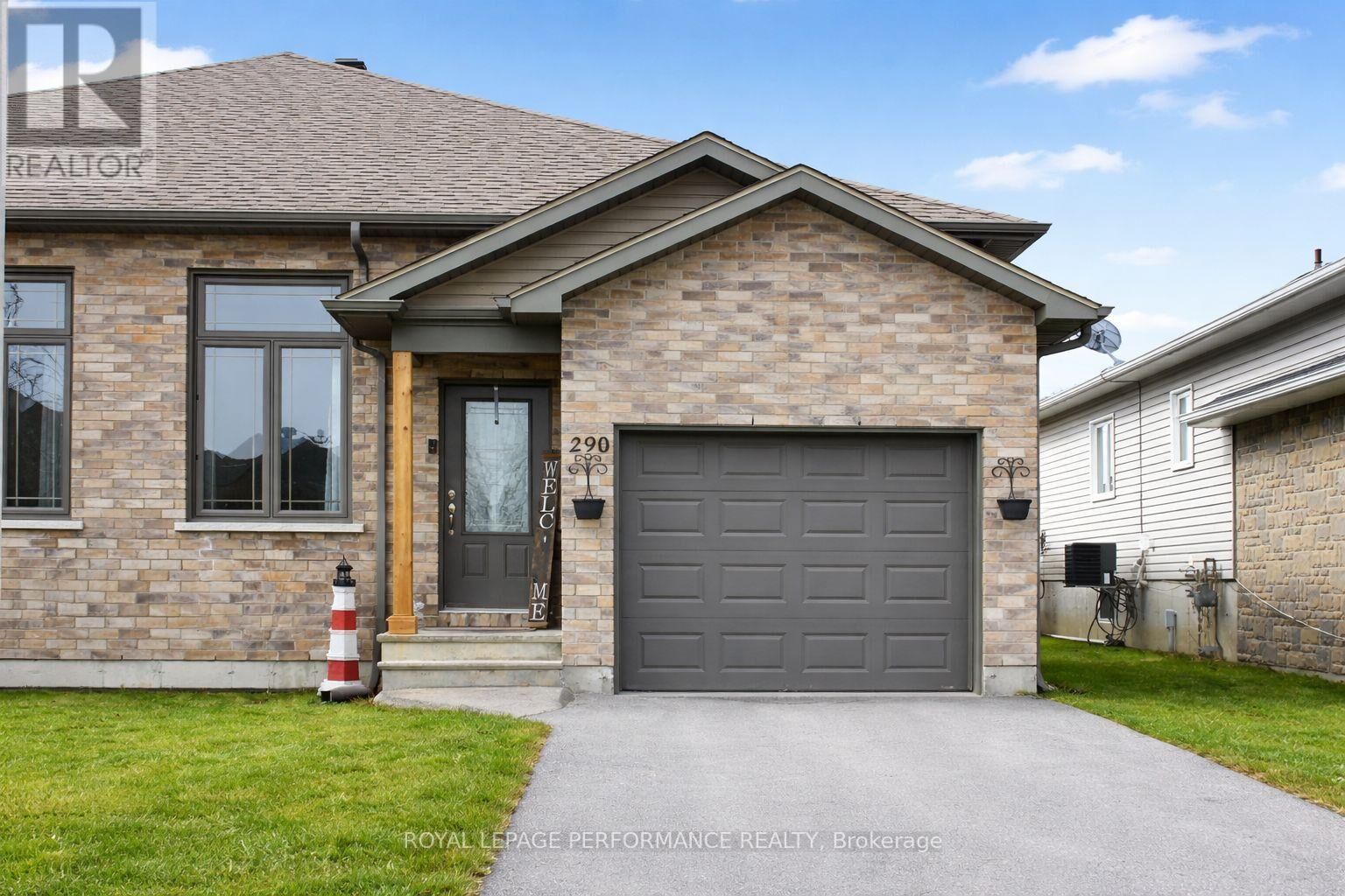 Property Photo:  290 Glen Nora Drive  ON K6H 0A8 