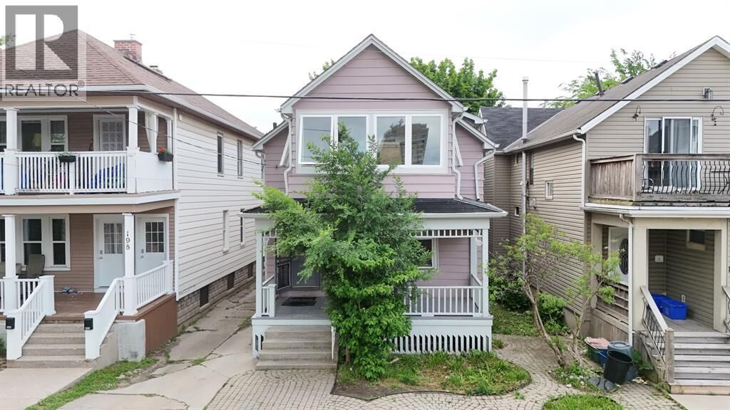 Property Photo:  196 Brock Street North  ON N7T 5Z3 