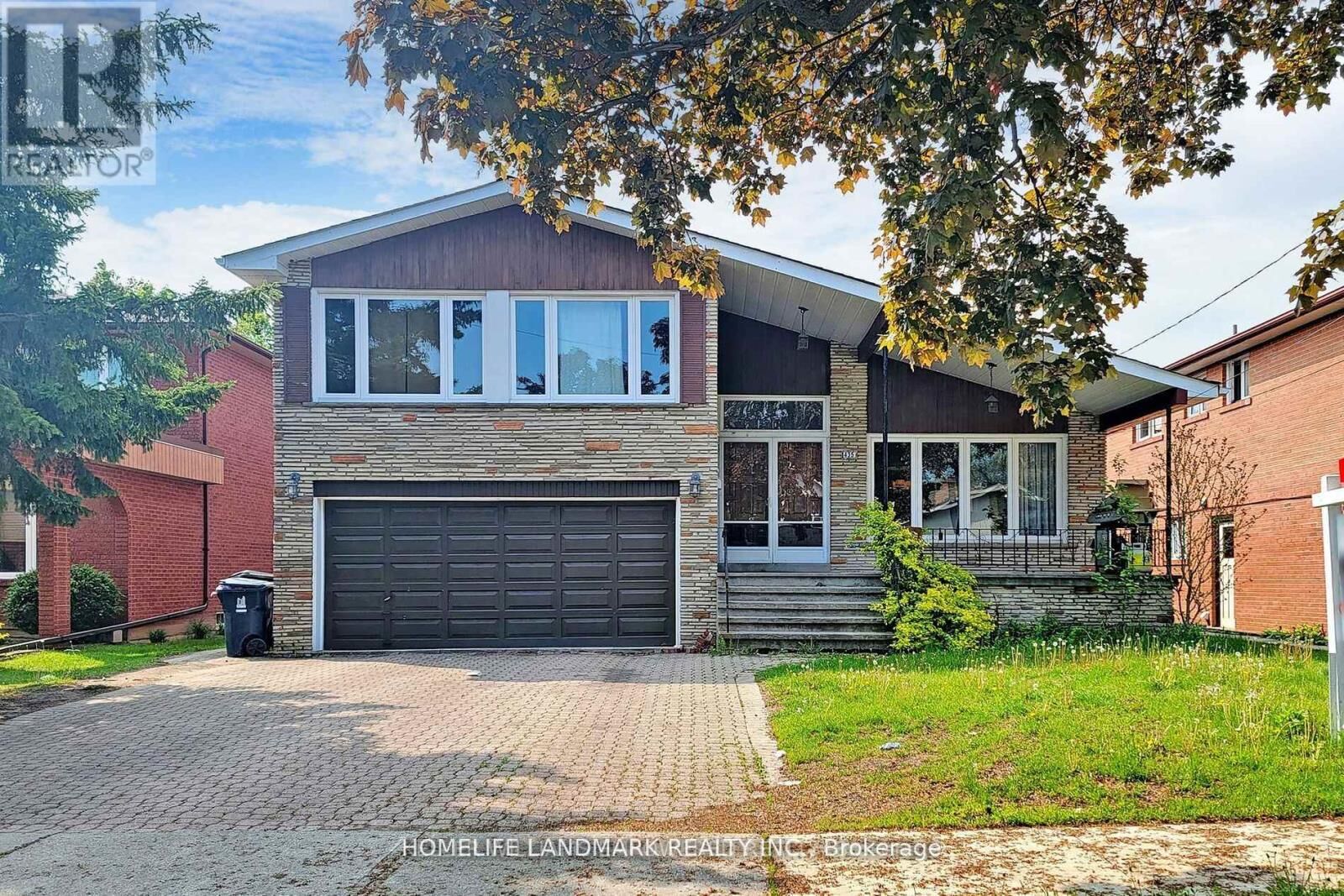 Property Photo:  435 Connaught Avenue Room  ON M2R 2M4 