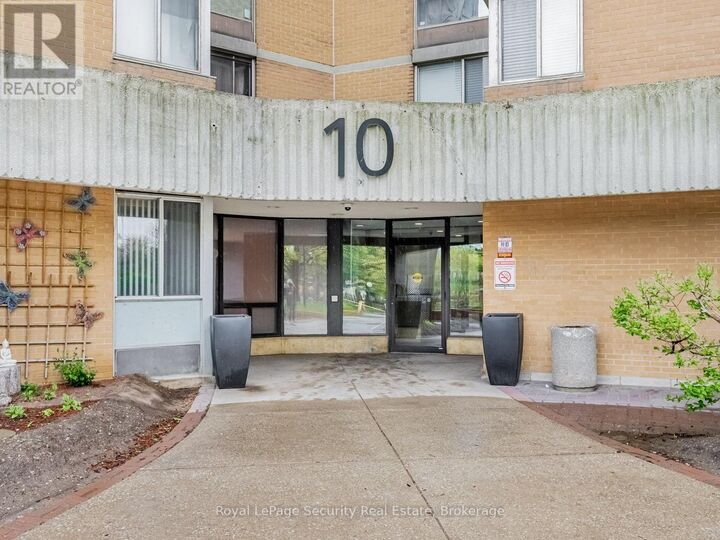 Property Photo: 10 Martha Eaton Way 1702 ON M6M 5B3