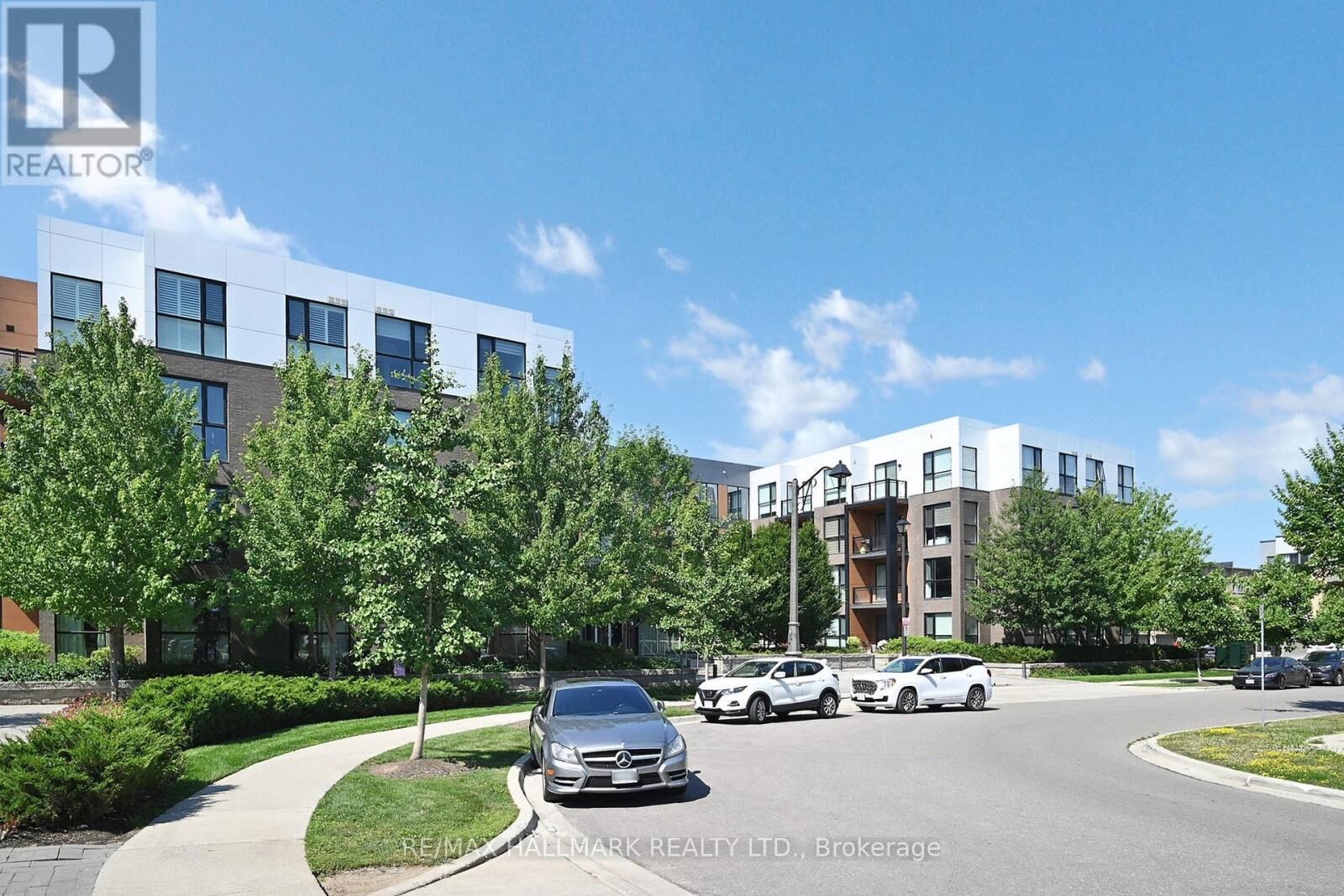Property Photo:  150 Sabina Drive 416  ON L6H 7C3 