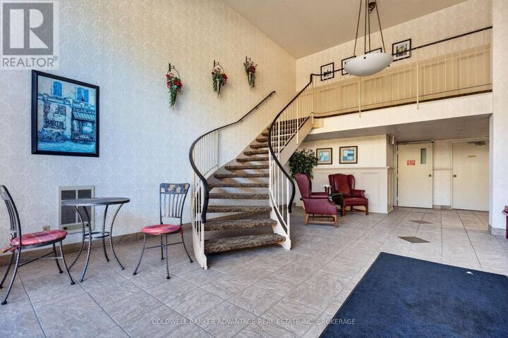 Property Photo: 276 Oakdale Avenue East 405 ON L2P 3S5