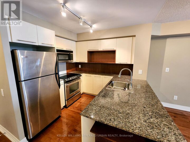 Property Photo:  25 Carlton Street 808  ON M5B 1L4 