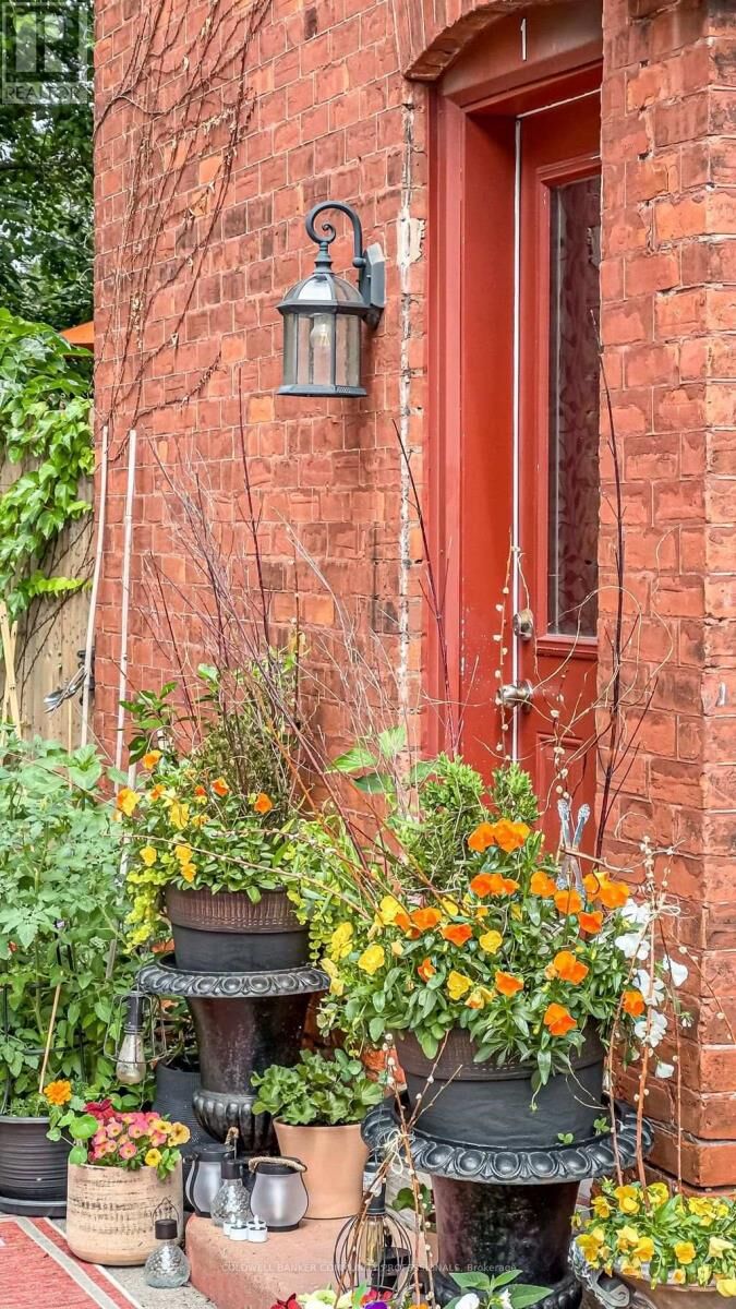 Property Photo:  146 Forest Avenue  ON L8N 1X5 