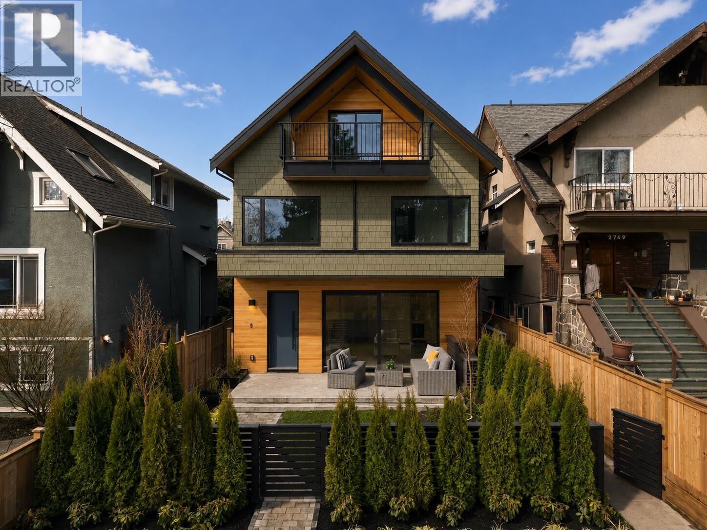 Property Photo: 2755 West 11th Avenue 1 BC V6K 2L8