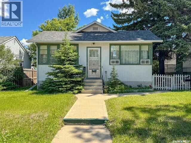 Property Photo: 221 4th Avenue NE SK S9H 2J4