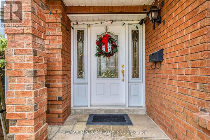 Property Photo: 2800 Huntingdon Trail South ON L6J 6Y4