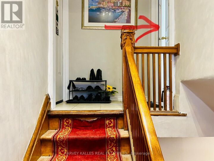 Property Photo:  218 Heath Street West 2nd Floor  ON M5P 1N7 