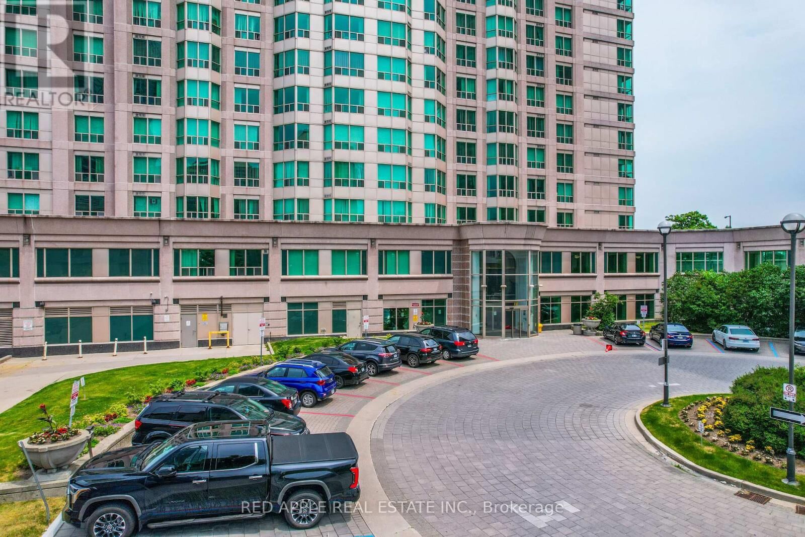 Property Photo:  11 Lee Centre Drive 707  ON M1H 3J5 