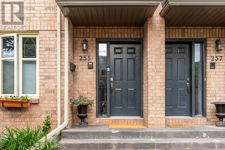 Property Photo: 255 Cathcart Street 5 ON K1N 5C2