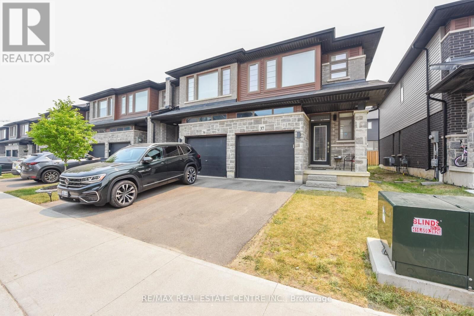 Property Photo: 30 Times Square Boulevard 37 ON L8J 0M1