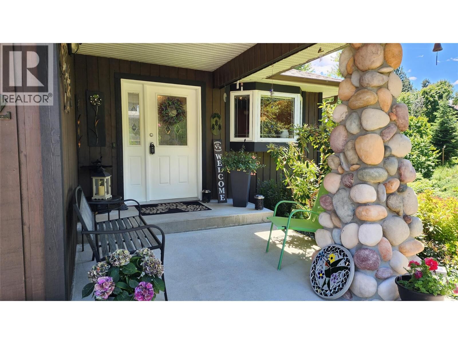 Property Photo: 442 Whitman Way BC V1R 4T9