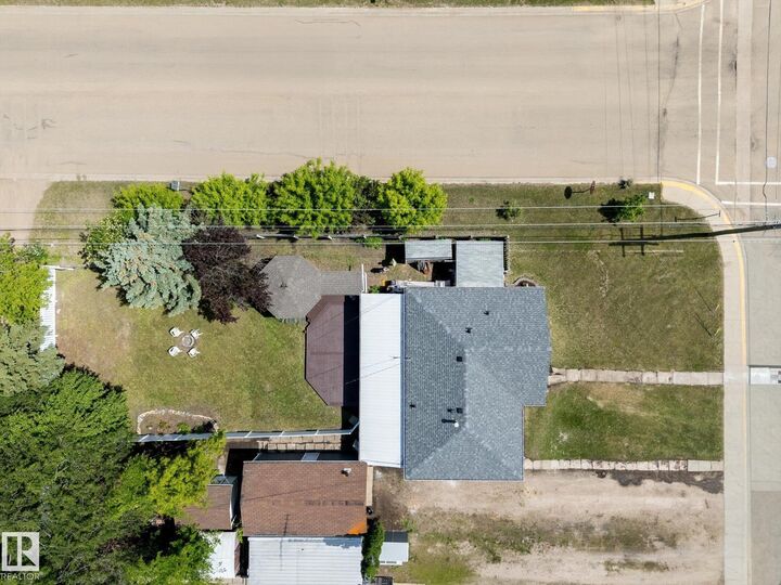 Photo de la propriété:  4702 54 A Avenue  AB T9C 1G2 