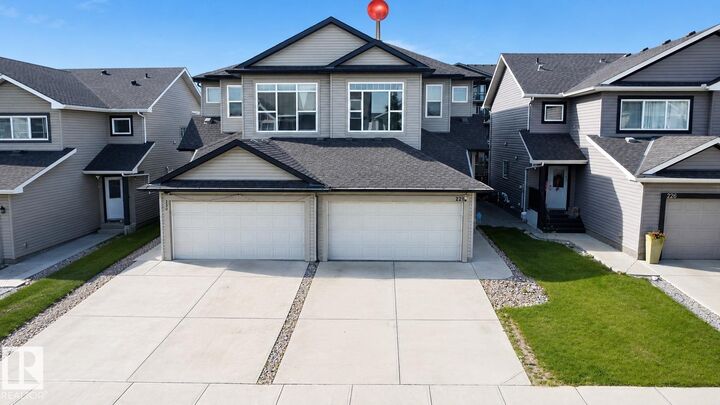 Property Photo:  228 42 Avenue NW  AB T6T 2C8 