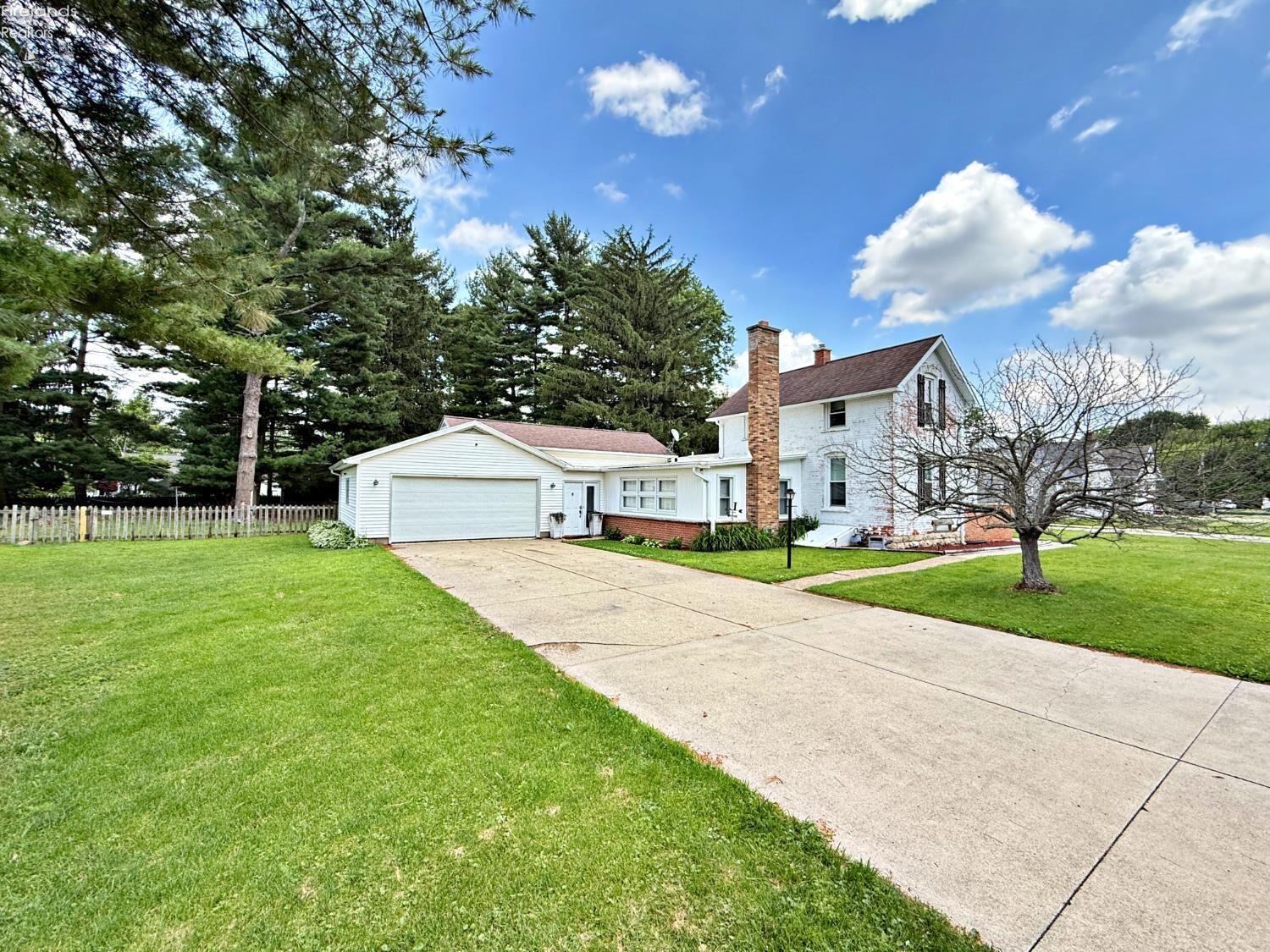 Property Photo:  827 Upton Road  OH 43420 