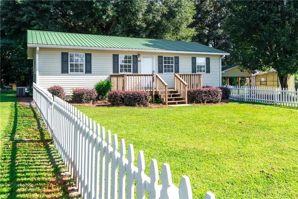 Property Photo: 894 Lakeview Drive GA 30565