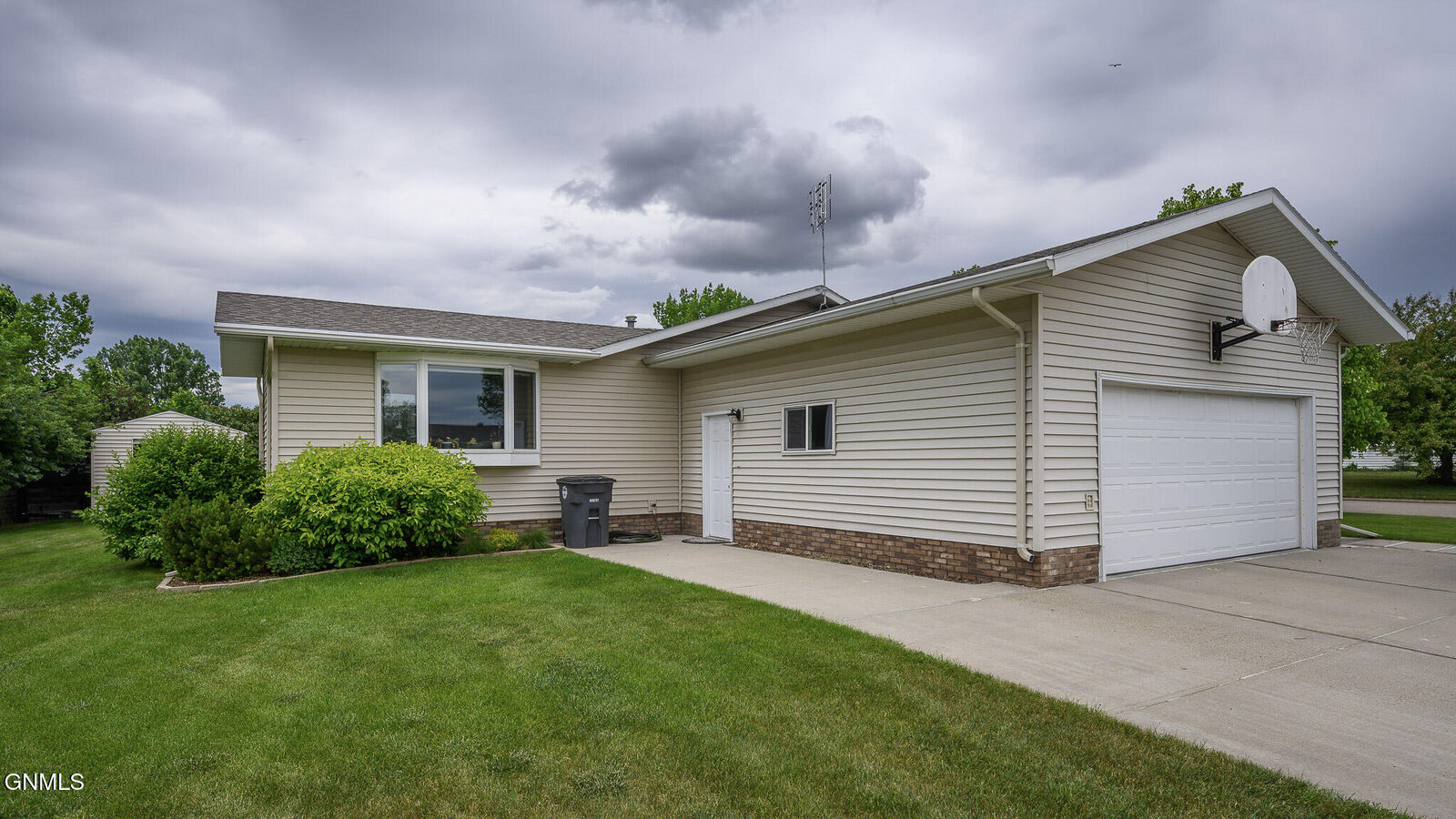Property Photo: 1231 Meadowbrook Drive ND 58577