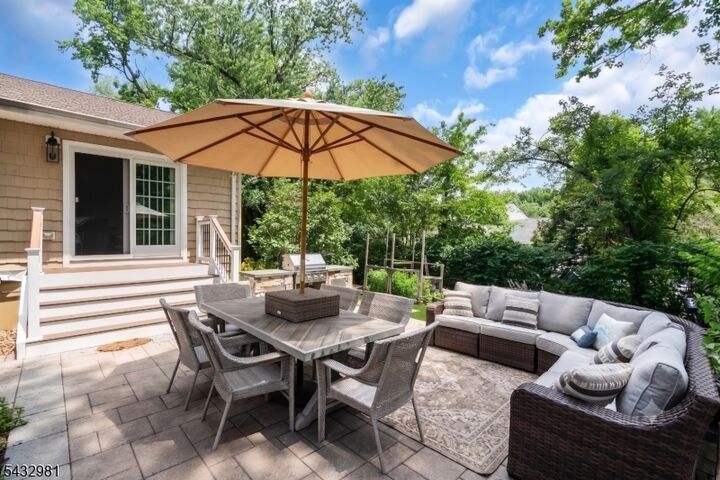 Property Photo:  10 Deborah Way  NJ 07023 