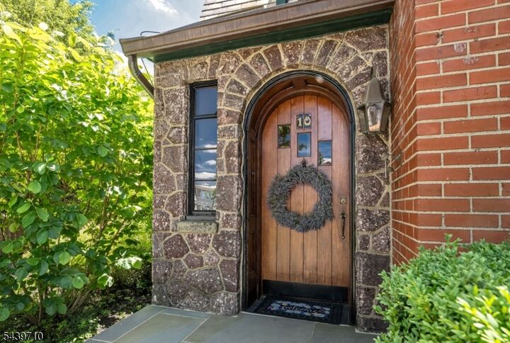 Property Photo:  10 Cedar St  NJ 07920 