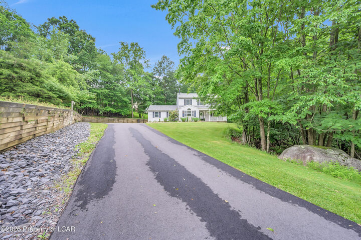 Property Photo:  20 Stream View Court  PA 18707 