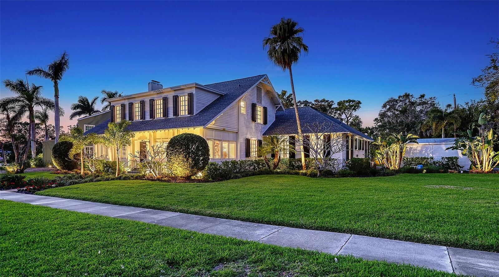 Property Photo: 7715 Westmoreland Drive FL 34243