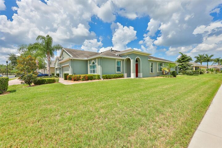 Property Photo: 803 Chipper Drive FL 33573