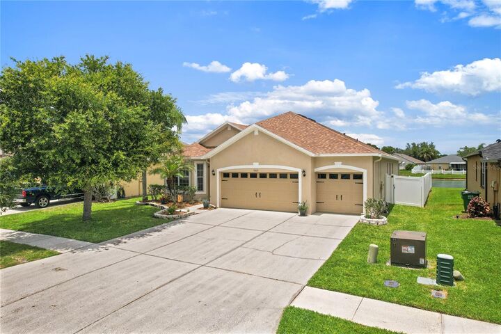 Property Photo: 31415 Bridgegate Drive FL 33545