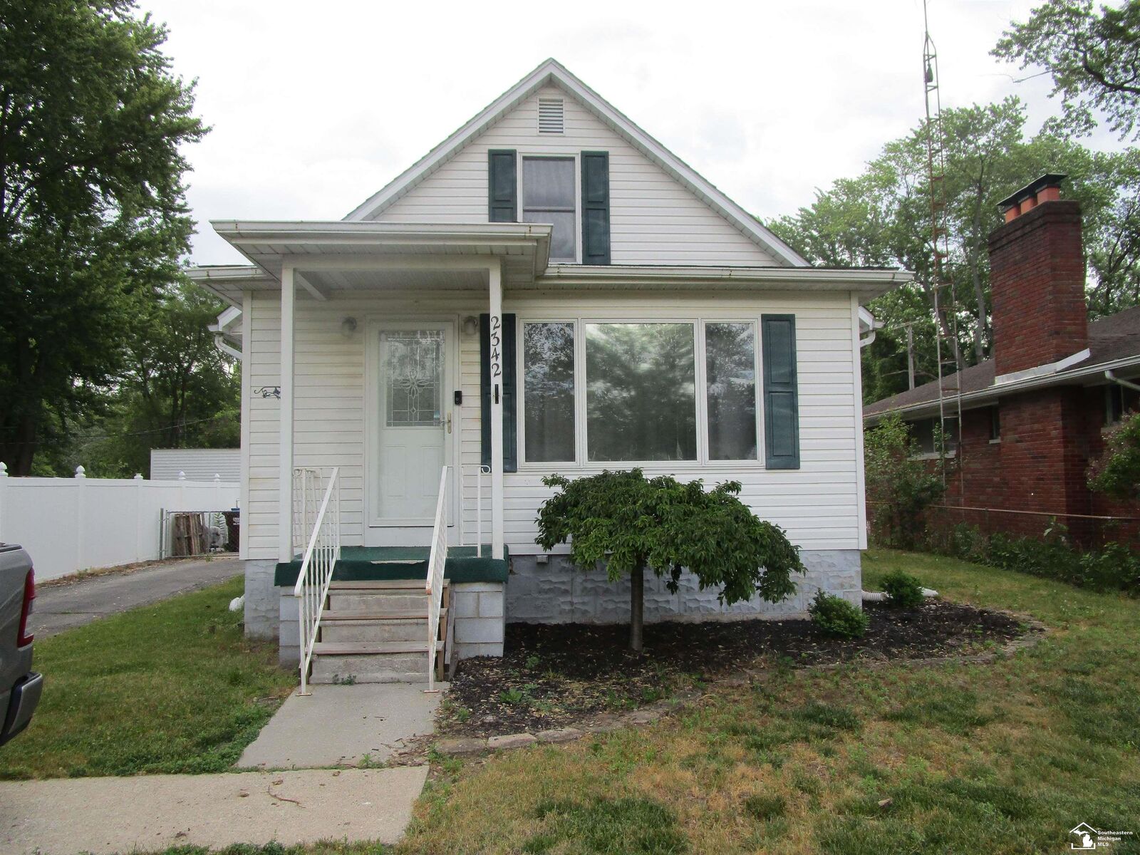 Property Photo: 2342 Vivian Road MI 48162-4134