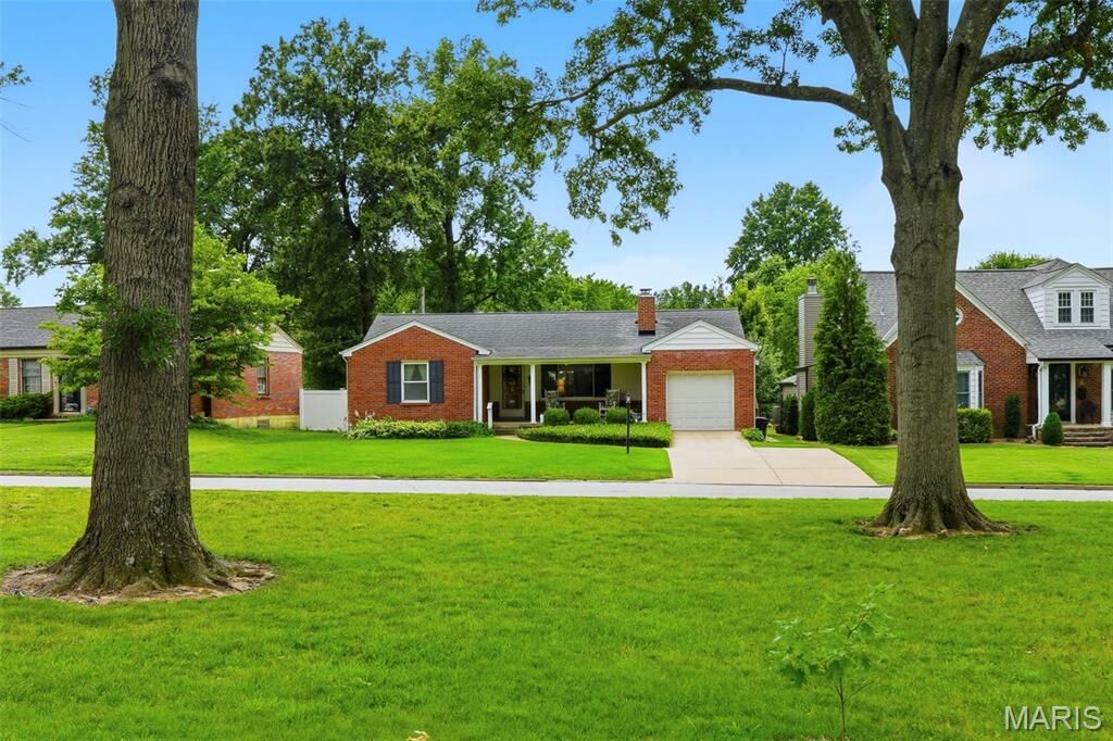Property Photo: 9368 Parkside Drive MO 63144