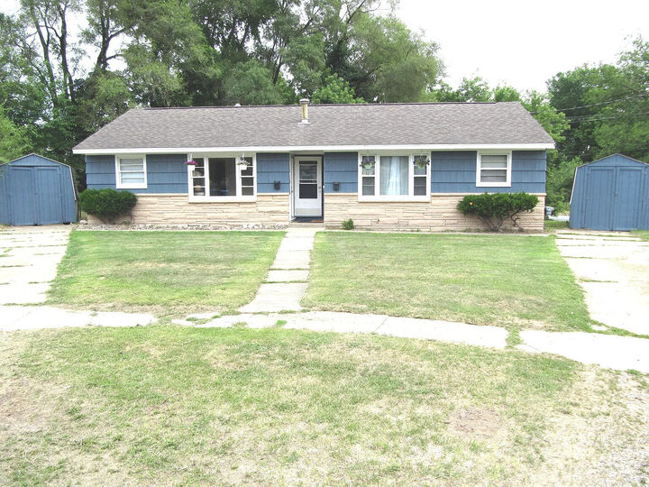 Property Photo: 1021 Avondale Circle MI 49048