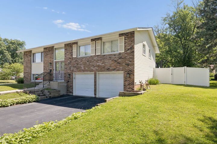 Property Photo: 7025 Roberts Drive IL 60517