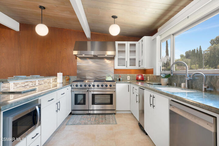Property Photo:  1509 Campbell Avenue  CA 91360 