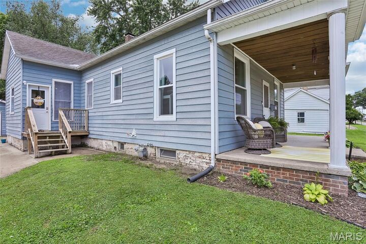 Property Photo: 402 E Ryder Street IL 62056