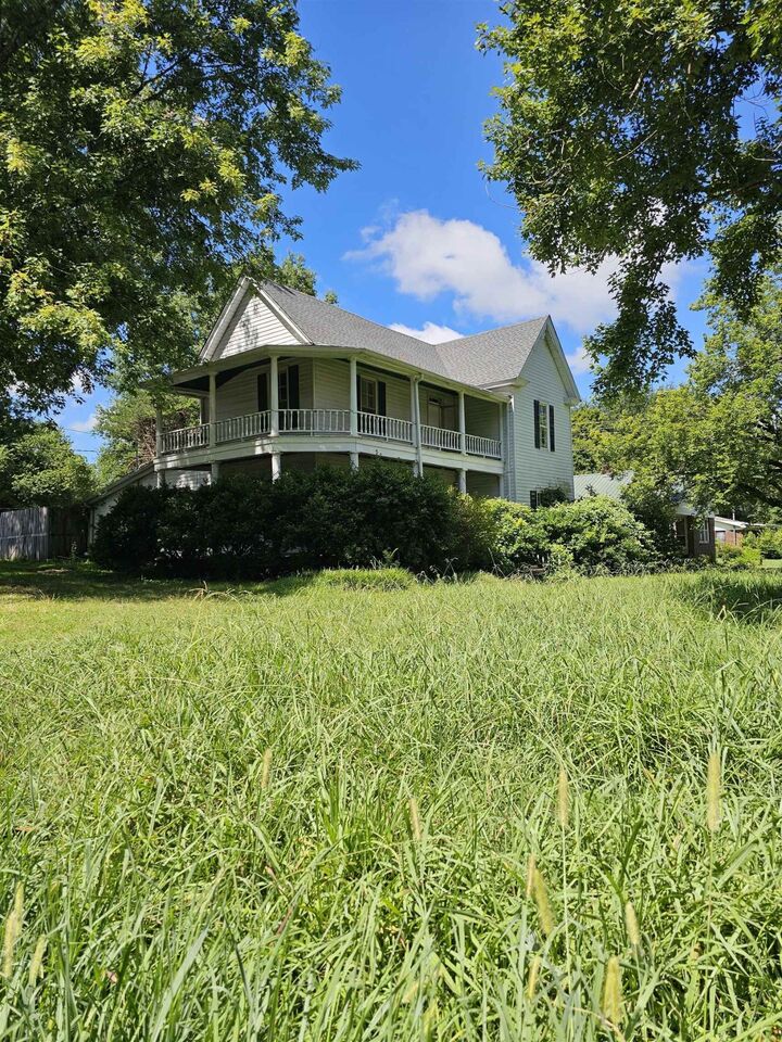Property Photo:  223 Sycamore St  TN 38075 