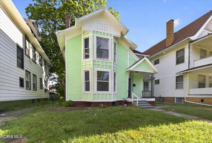 Property Photo:  842 Lincoln Avenue  OH 43607 