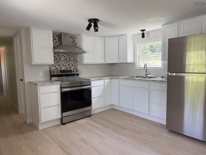 Property Photo:  162 Coldwell Court  NS B4N 5N3 
