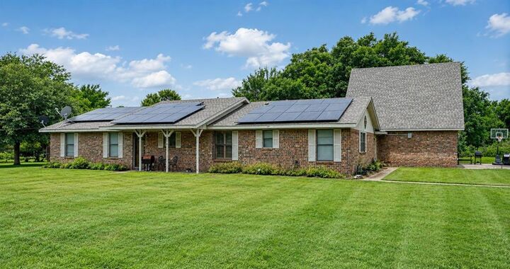 Property Photo: 710 S Main Street TX 76686