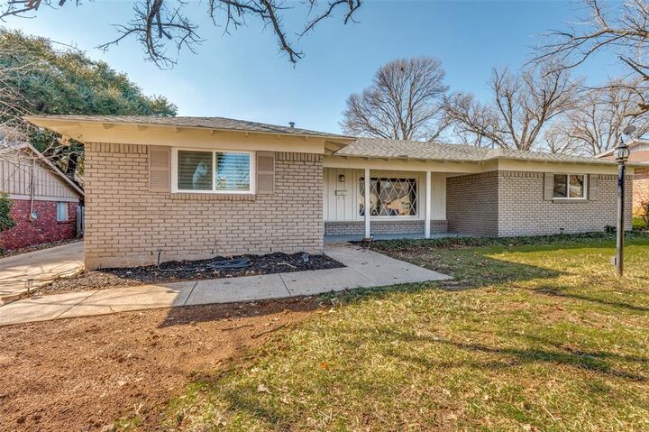 Property Photo:  4820 Briarwood Lane  TX 76103 