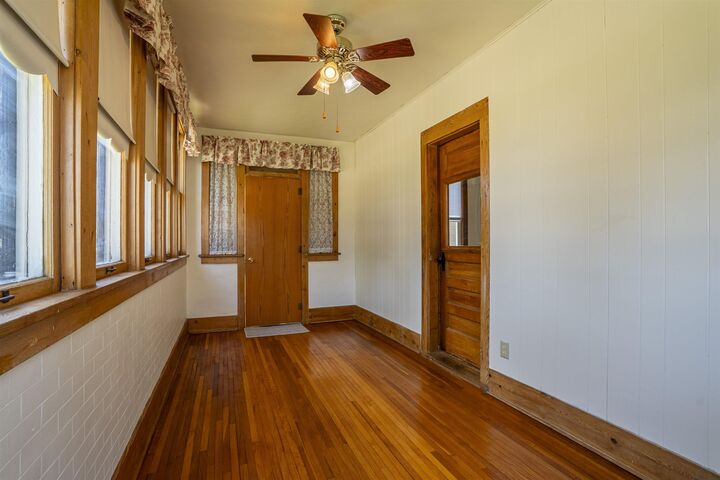 Property Photo:  138 Madison St  IA 51050 